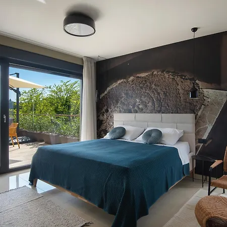 Maria Luisa Βίλα *