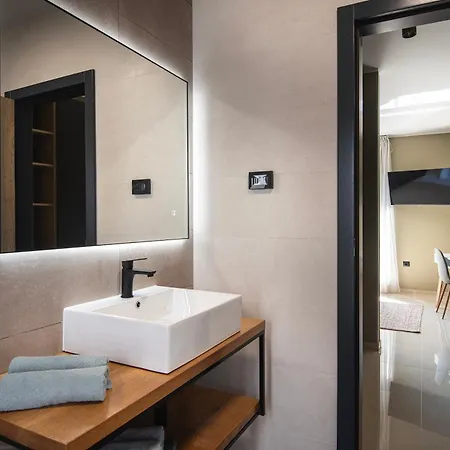 Maria Luisa * Πούλα