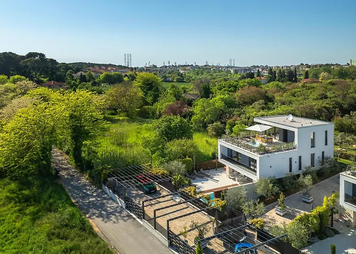 Maria Luisa With Padel Court Villa *