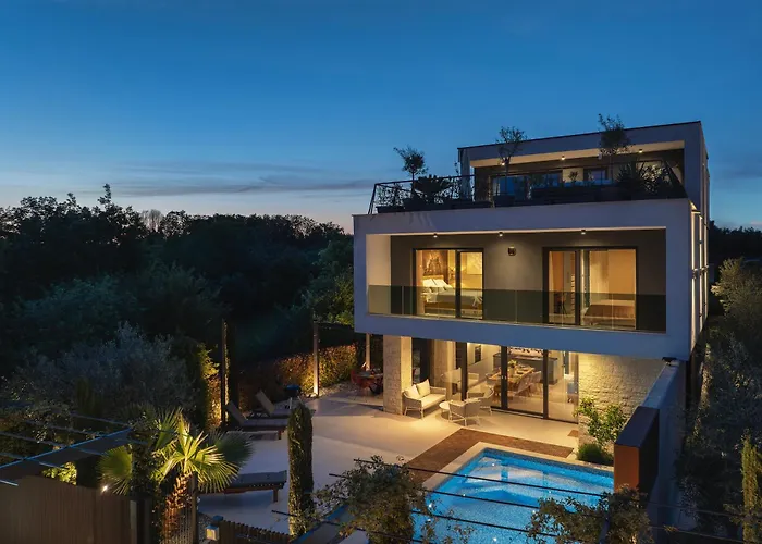 Villa Maria Luisa With Padel Court Pula