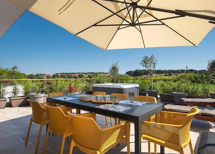 Maria Luisa With Padel Court Villa *