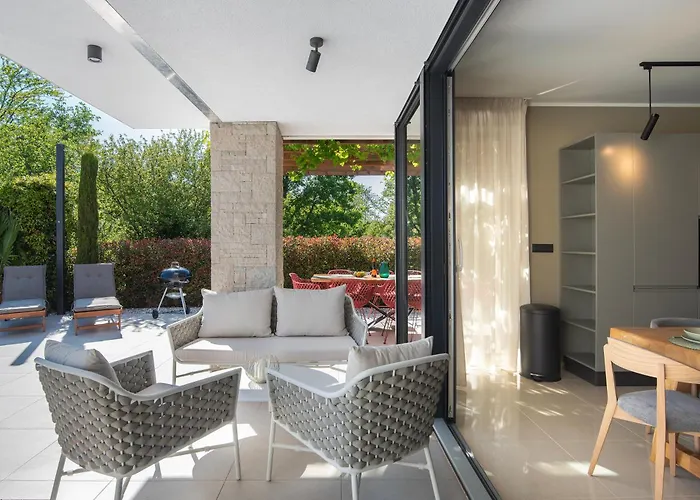 Maria Luisa With Padel Court Villa Pula