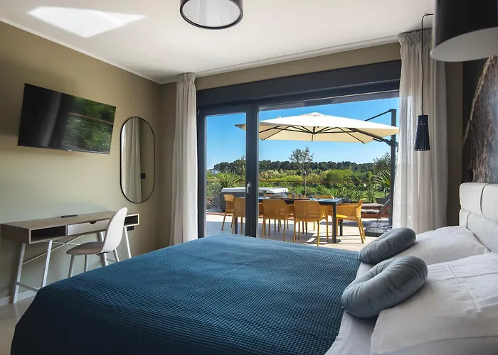 Maria Luisa With Padel Court Villa *