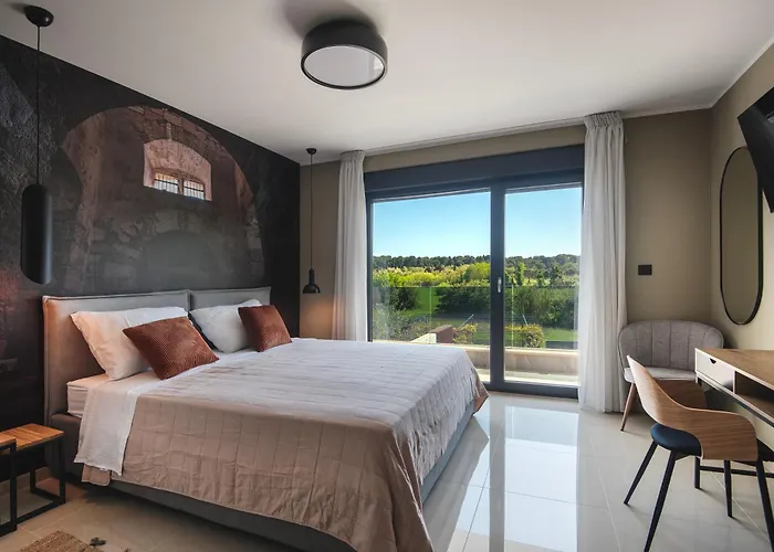 Maria Luisa Villa Pula